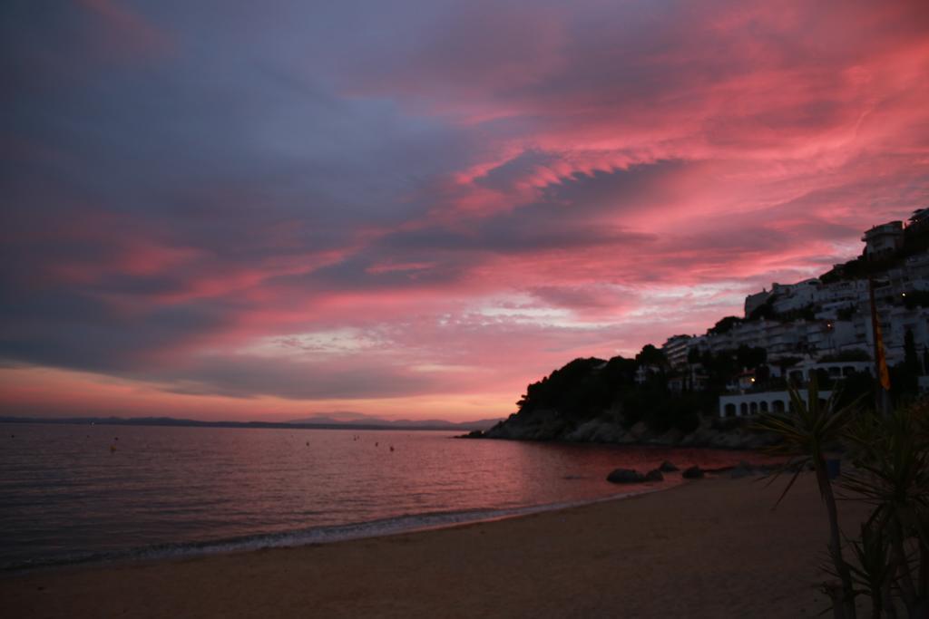 Canyelles Platja Hotel Roses Exterior photo